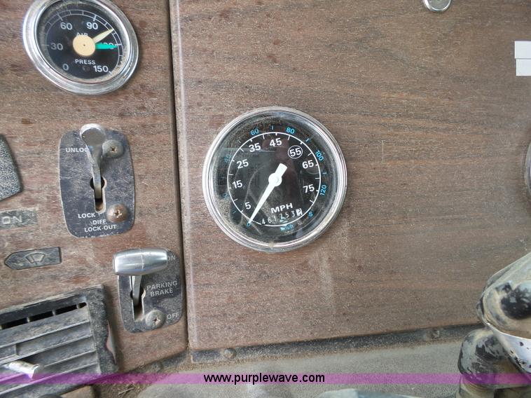 image for item K2166 1986 Ford LTL9000 semi truck