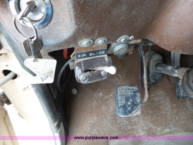 image for item K2166 1986 Ford LTL9000 semi truck