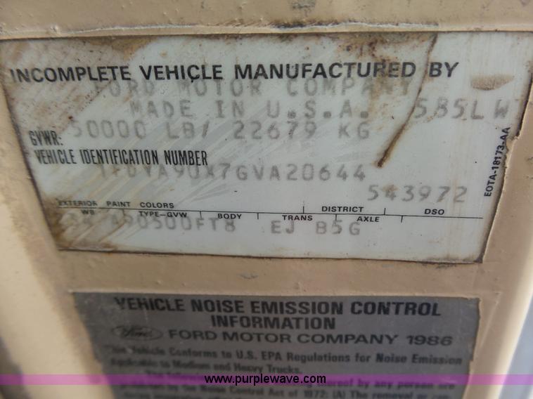 image for item K2166 1986 Ford LTL9000 semi truck