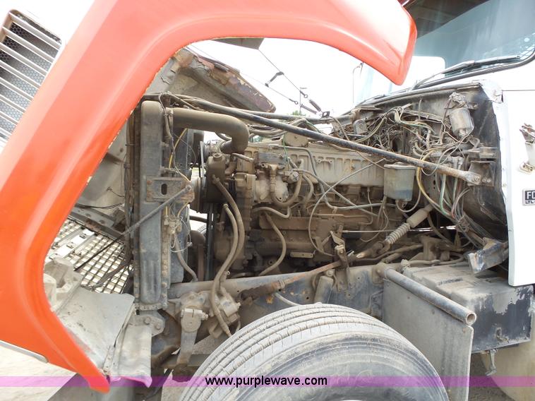 image for item K2166 1986 Ford LTL9000 semi truck