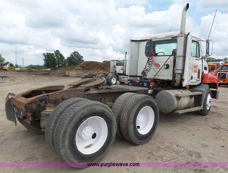 image for item K2167 2002 Mack CH613 semi truck