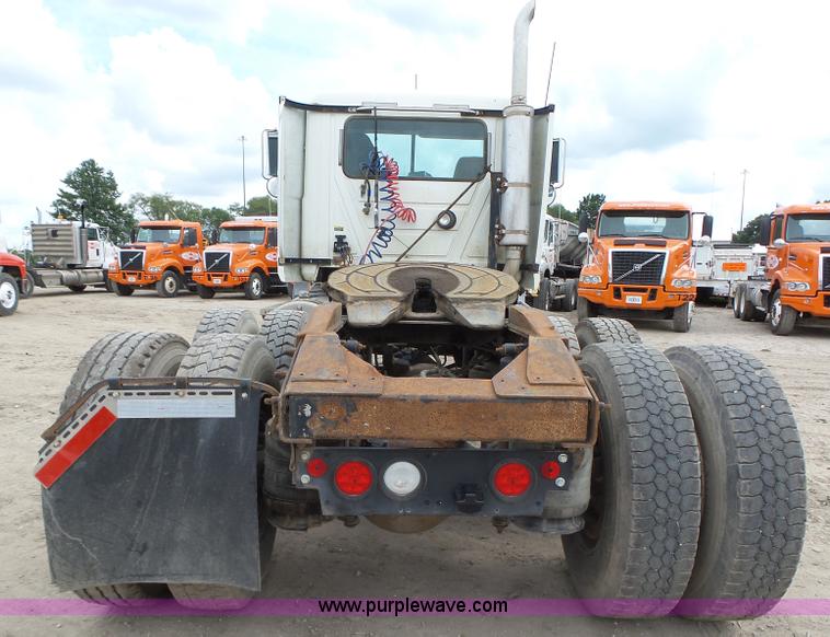 image for item K2167 2002 Mack CH613 semi truck