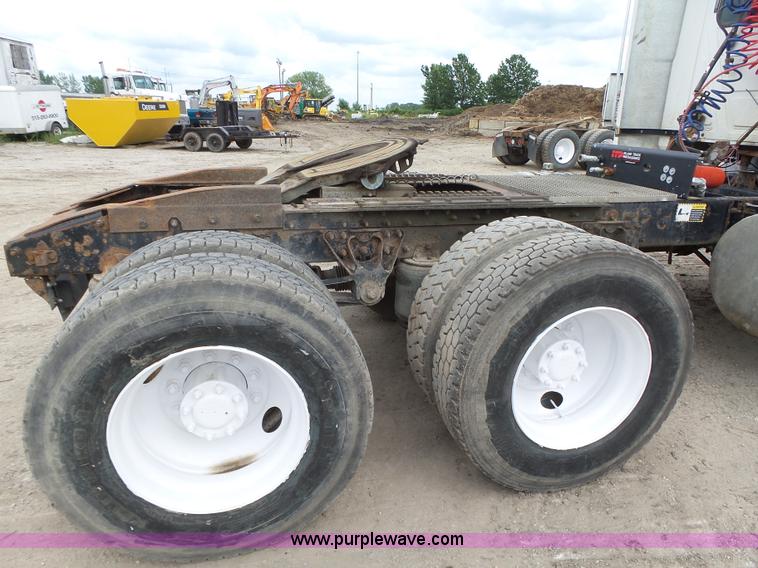 image for item K2167 2002 Mack CH613 semi truck