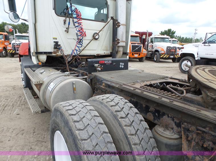 image for item K2167 2002 Mack CH613 semi truck