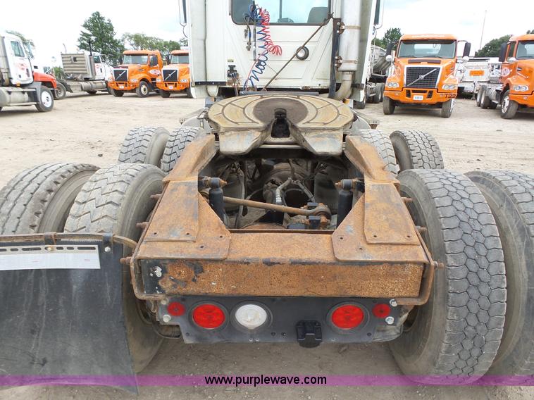 image for item K2167 2002 Mack CH613 semi truck