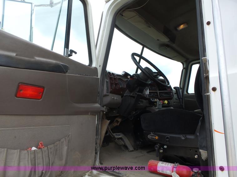 image for item K2167 2002 Mack CH613 semi truck