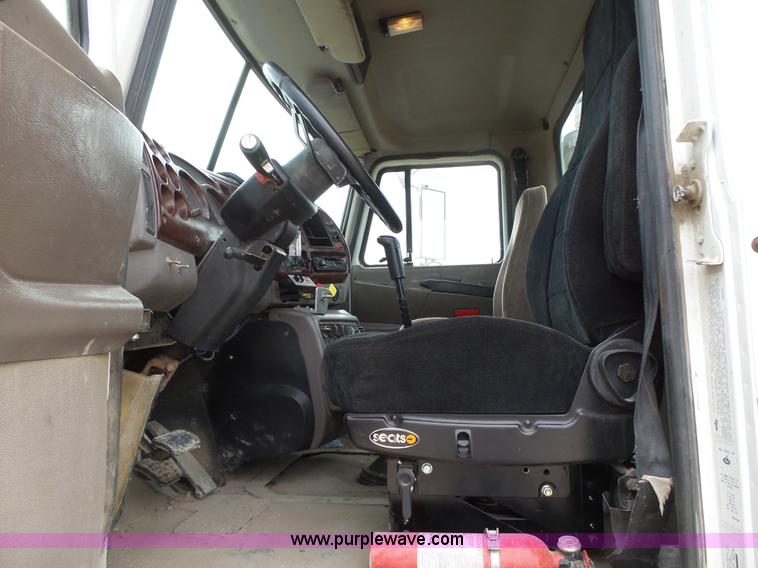 image for item K2167 2002 Mack CH613 semi truck