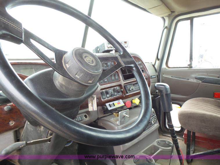 image for item K2167 2002 Mack CH613 semi truck