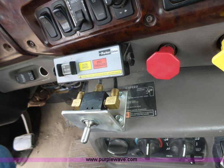 image for item K2167 2002 Mack CH613 semi truck