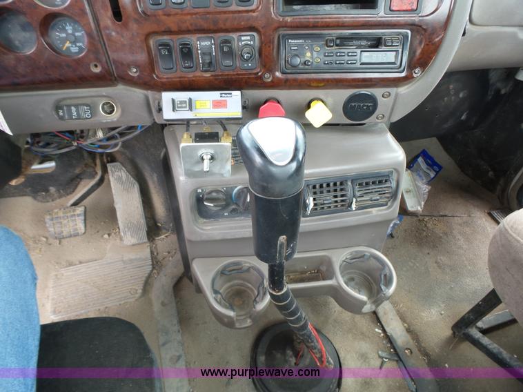 image for item K2167 2002 Mack CH613 semi truck