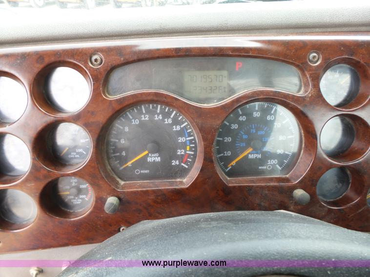 image for item K2167 2002 Mack CH613 semi truck