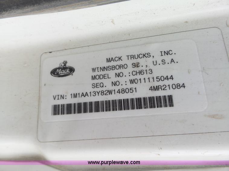 image for item K2167 2002 Mack CH613 semi truck