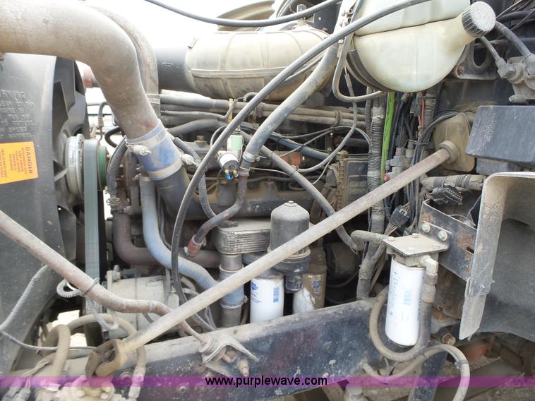 image for item K2167 2002 Mack CH613 semi truck