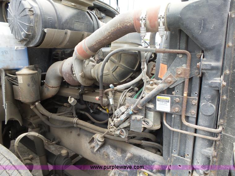 image for item K2167 2002 Mack CH613 semi truck