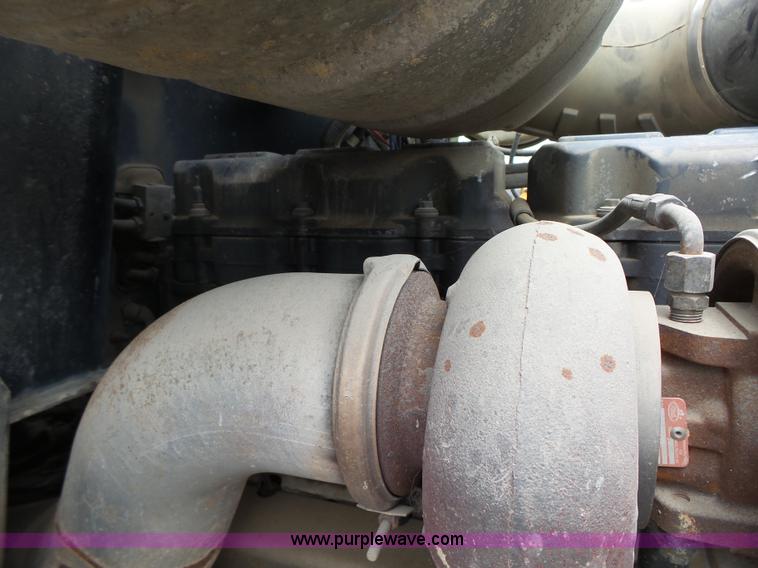 image for item K2167 2002 Mack CH613 semi truck