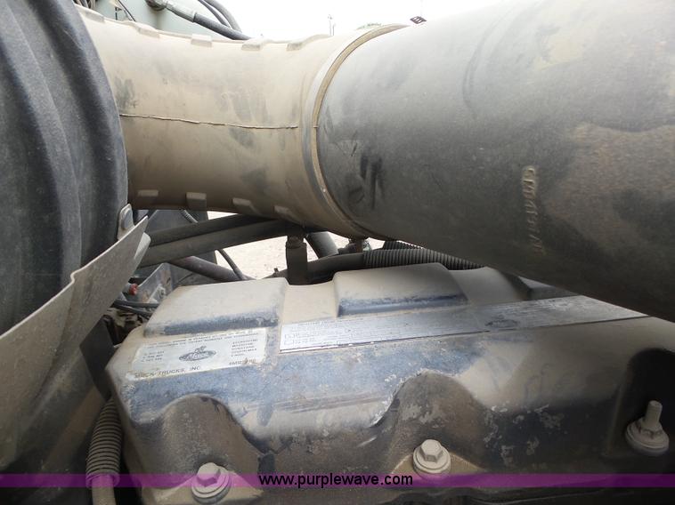 image for item K2167 2002 Mack CH613 semi truck