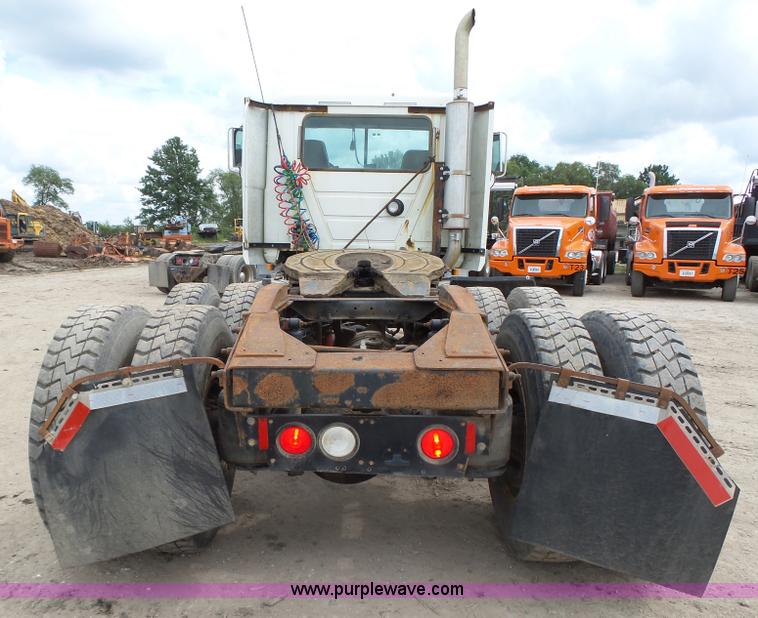 image for item K2168 2002 Mack CH613 semi truck