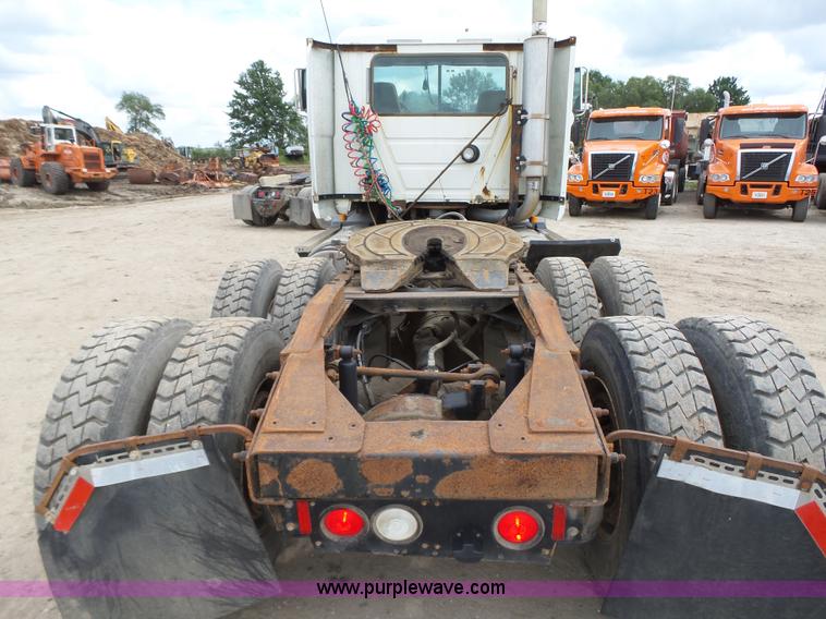 image for item K2168 2002 Mack CH613 semi truck