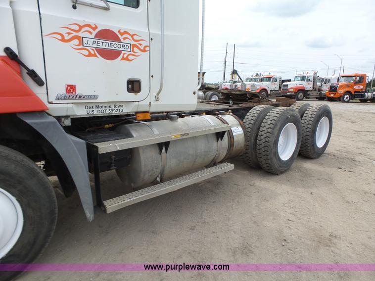 image for item K2168 2002 Mack CH613 semi truck