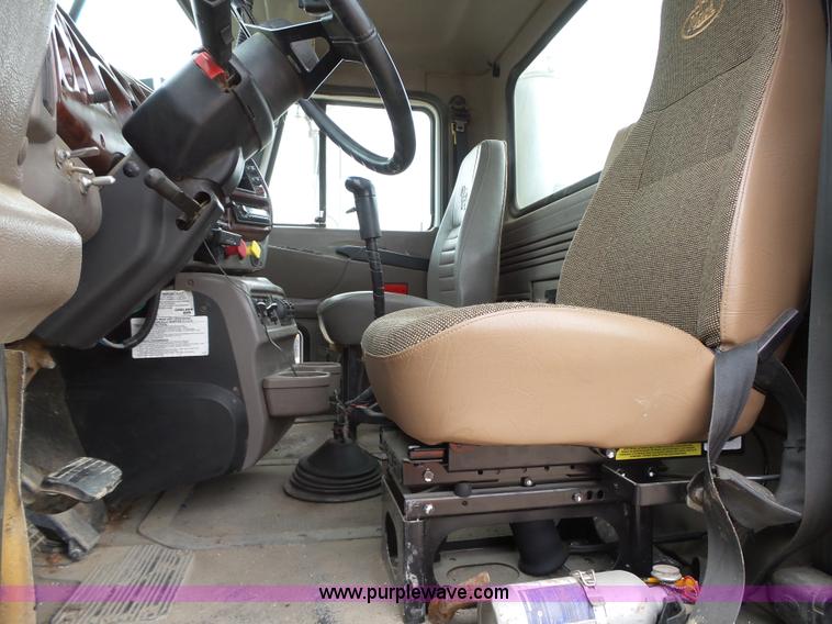 image for item K2168 2002 Mack CH613 semi truck