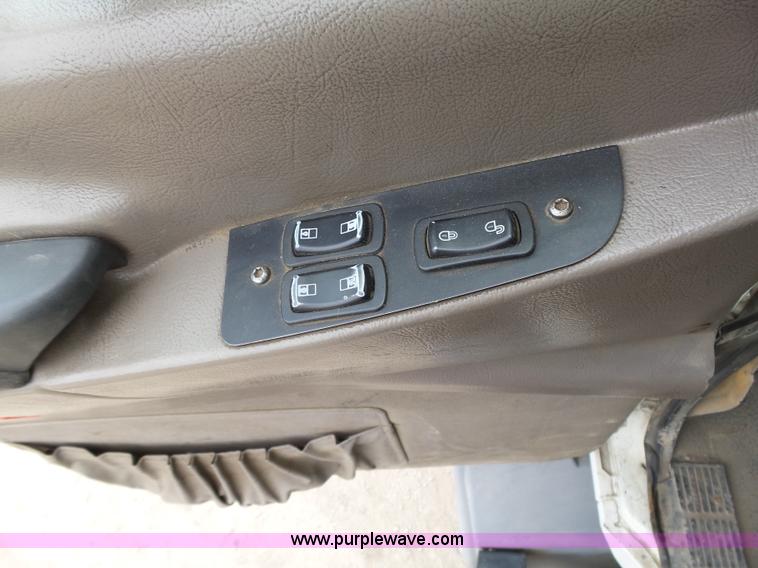 image for item K2168 2002 Mack CH613 semi truck