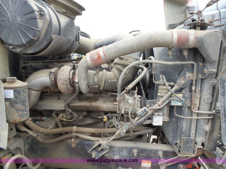 image for item K2168 2002 Mack CH613 semi truck