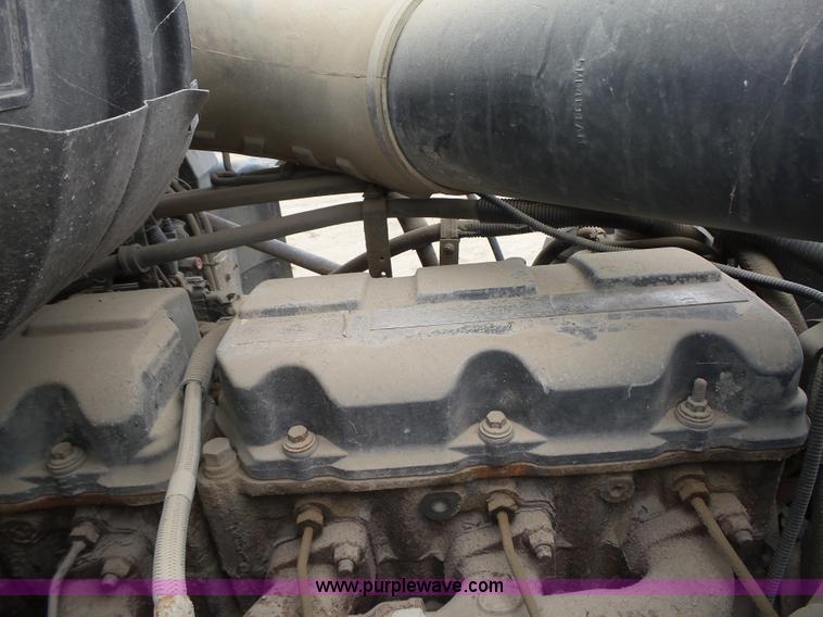 image for item K2168 2002 Mack CH613 semi truck