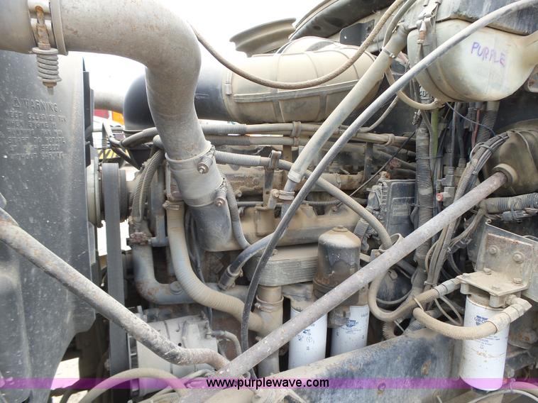 image for item K2168 2002 Mack CH613 semi truck