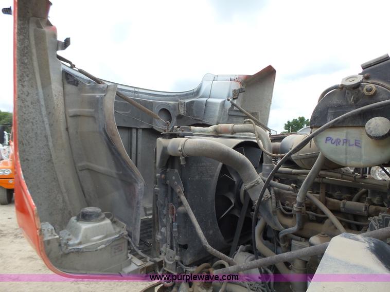 image for item K2168 2002 Mack CH613 semi truck