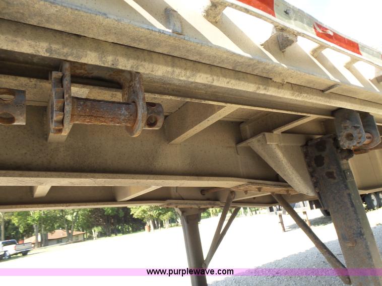 image for item K3065 1995 Ravens Float flat bed trailer