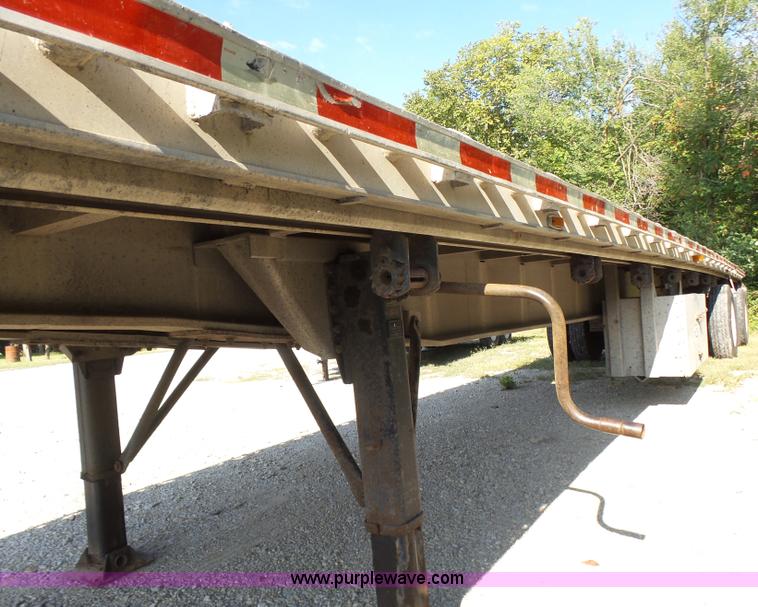 image for item K3065 1995 Ravens Float flat bed trailer