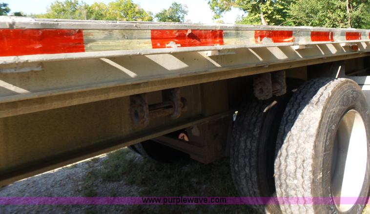 image for item K3065 1995 Ravens Float flat bed trailer