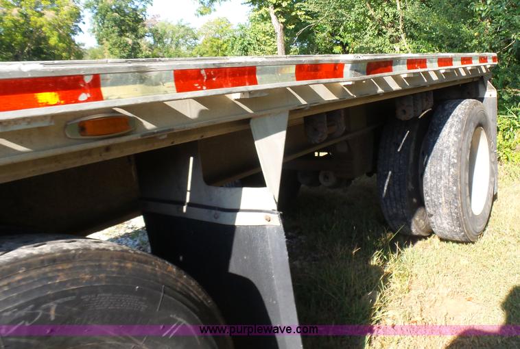 image for item K3065 1995 Ravens Float flat bed trailer