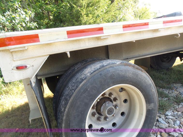 image for item K3065 1995 Ravens Float flat bed trailer
