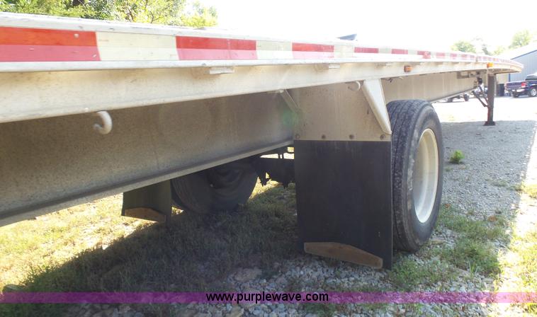 image for item K3065 1995 Ravens Float flat bed trailer