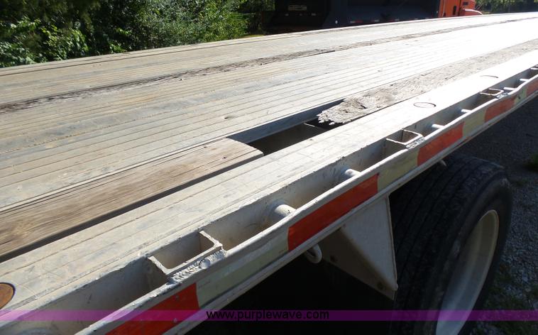 image for item K3065 1995 Ravens Float flat bed trailer