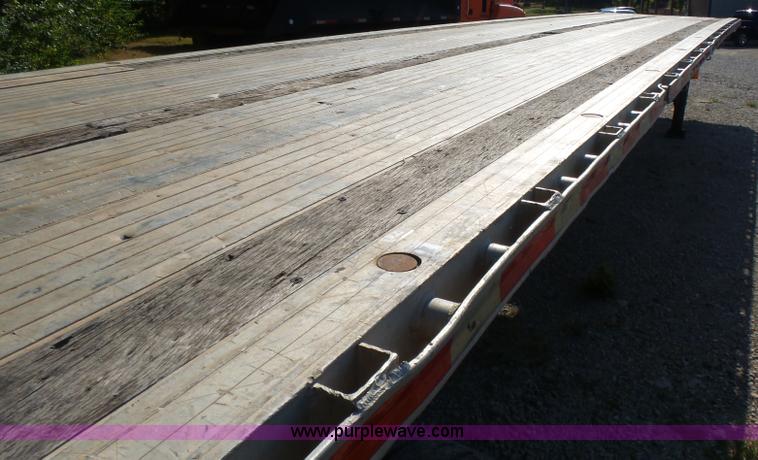 image for item K3065 1995 Ravens Float flat bed trailer