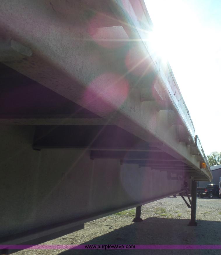 image for item K3065 1995 Ravens Float flat bed trailer