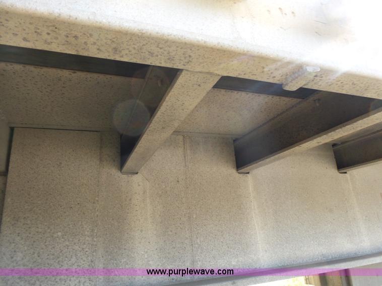 image for item K3065 1995 Ravens Float flat bed trailer