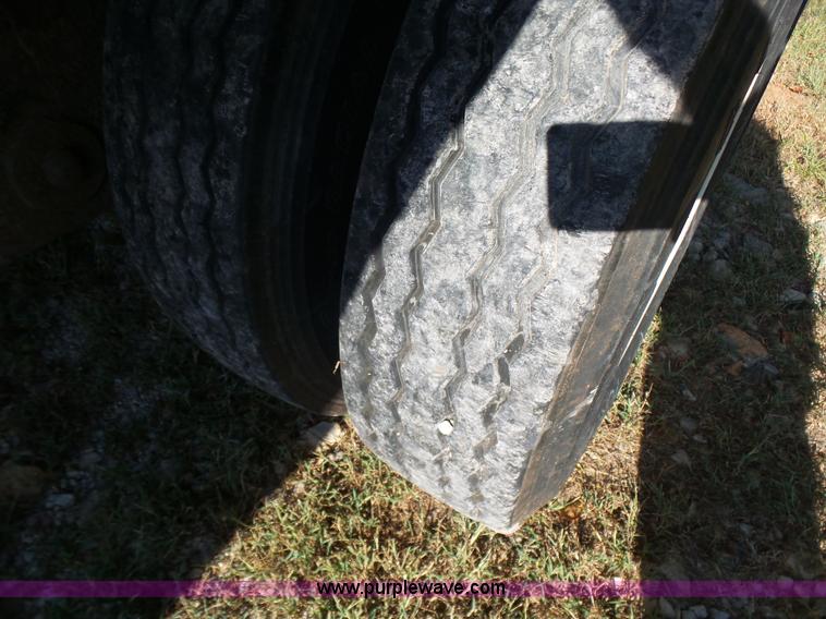 image for item K3065 1995 Ravens Float flat bed trailer