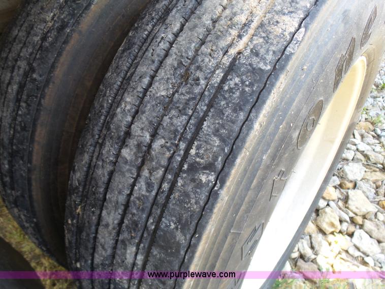 image for item K3065 1995 Ravens Float flat bed trailer