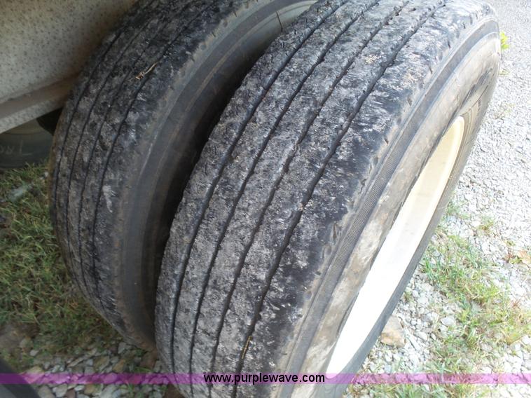 image for item K3065 1995 Ravens Float flat bed trailer