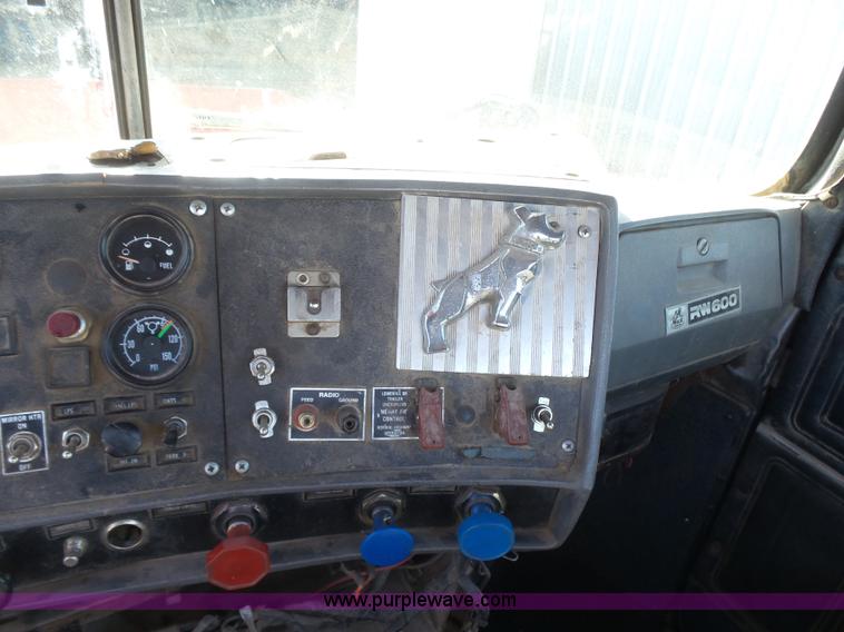 image for item K3115 1986 Mack Superliner RW613 semi truck