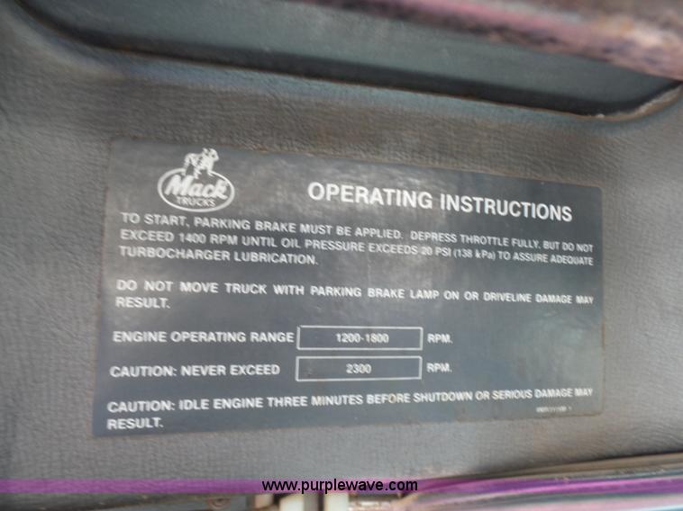 image for item K3115 1986 Mack Superliner RW613 semi truck