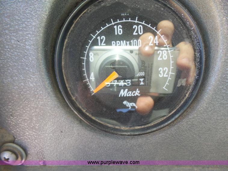 image for item K3115 1986 Mack Superliner RW613 semi truck