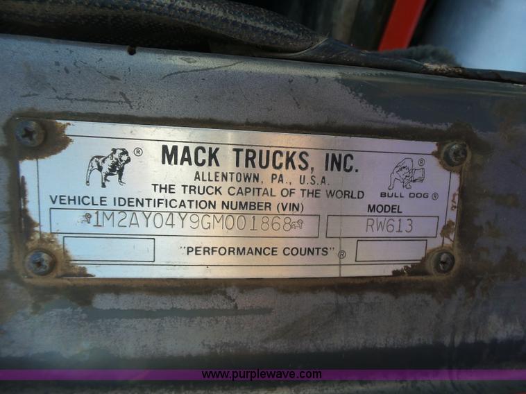 image for item K3115 1986 Mack Superliner RW613 semi truck