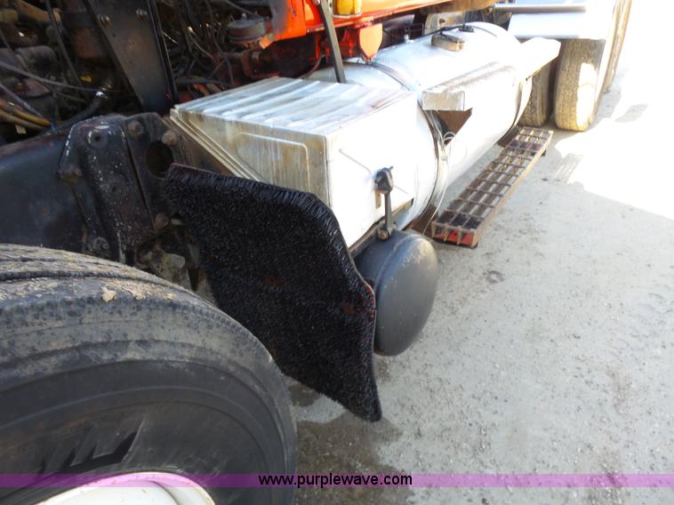 image for item K3115 1986 Mack Superliner RW613 semi truck