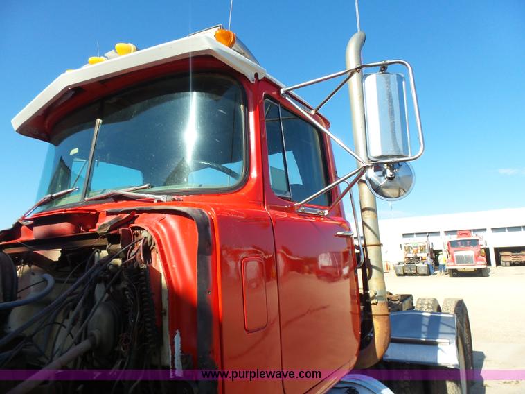 image for item K3115 1986 Mack Superliner RW613 semi truck