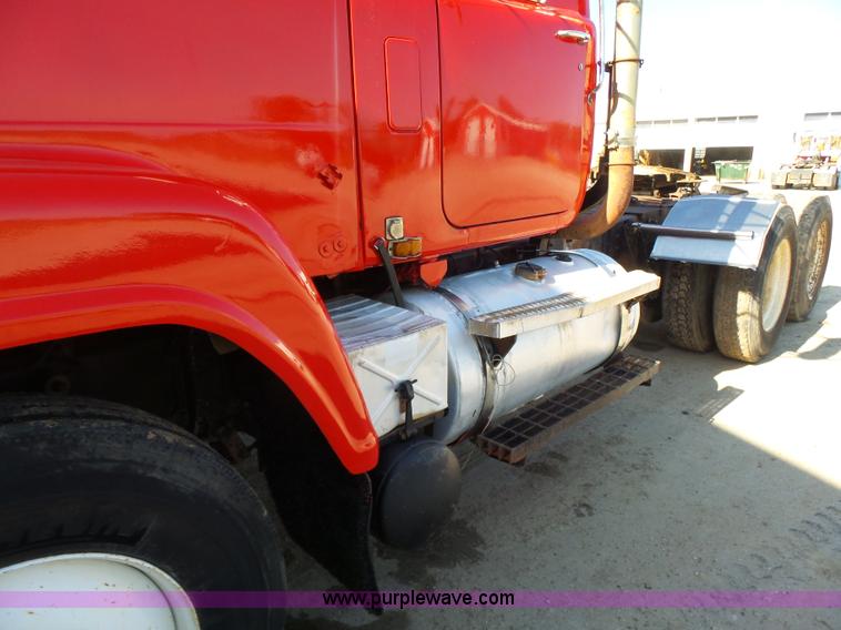 image for item K3115 1986 Mack Superliner RW613 semi truck