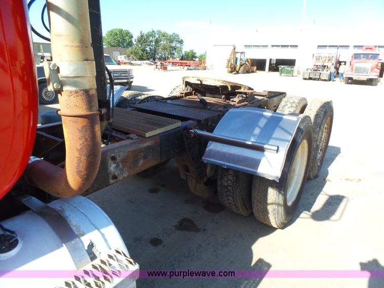 image for item K3115 1986 Mack Superliner RW613 semi truck